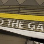 A sign in white saying "Mind the Gap"